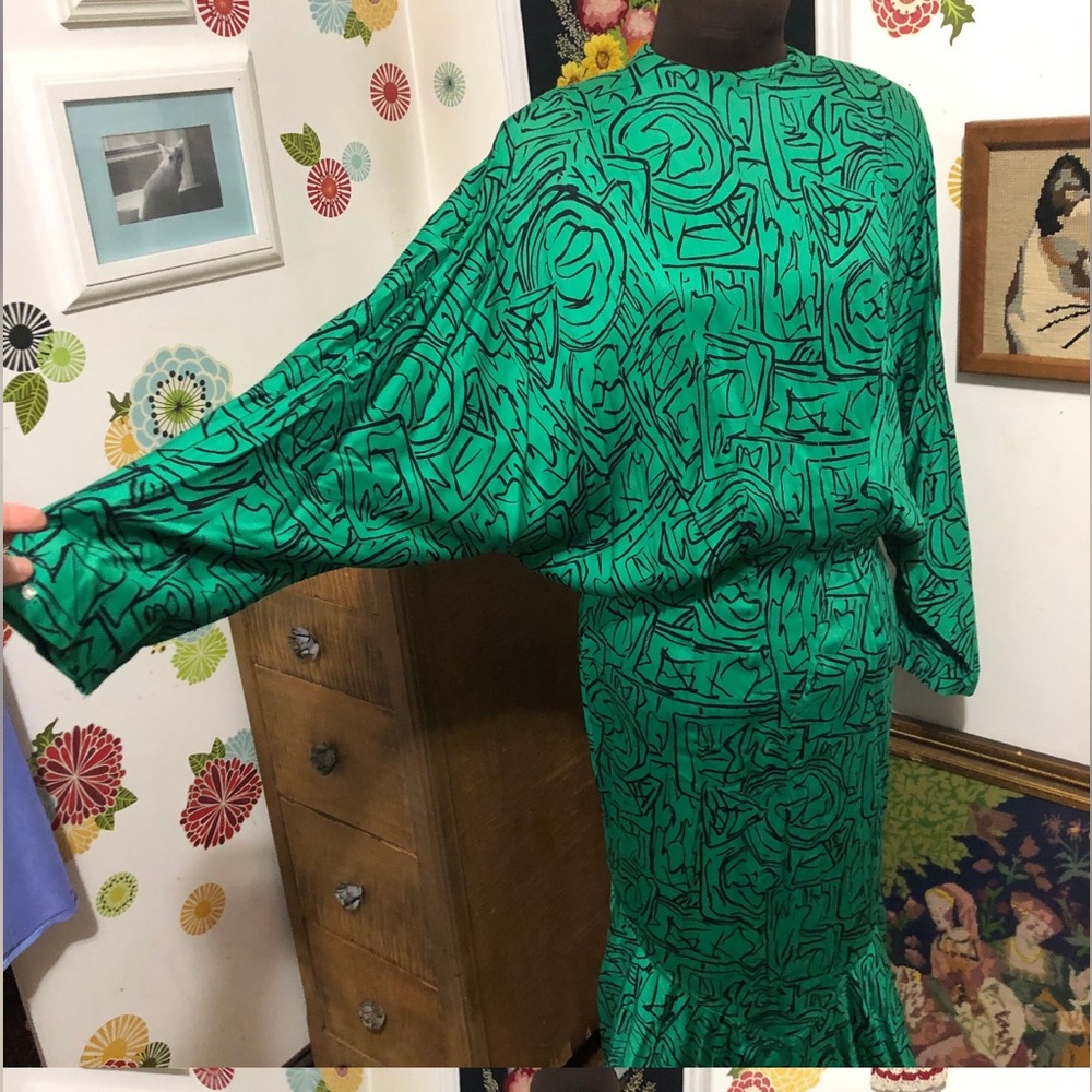 Most beautiful Nicole Miller batwing mermaid dress
